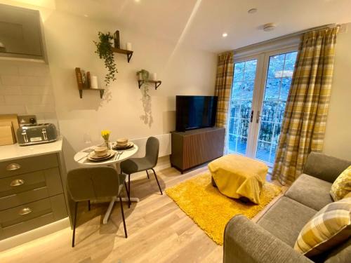 Luxury 1 Bedroom Apartment - Rock Mill 14