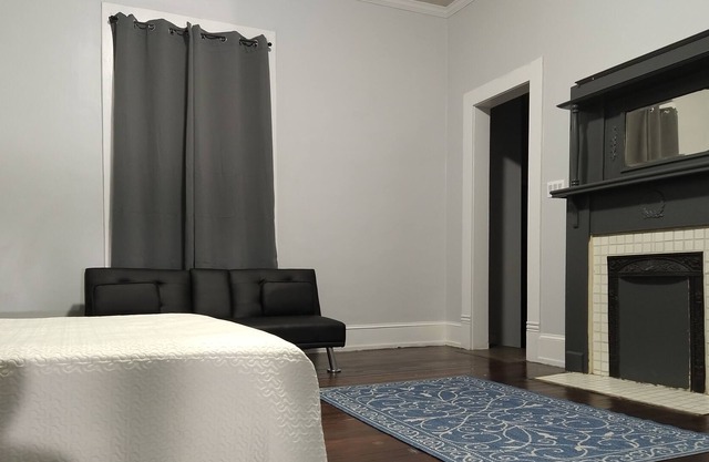 LUXURY 1 BEDROOM SUITE w/ LARGE PRIVATE BATHROOM rm. 6