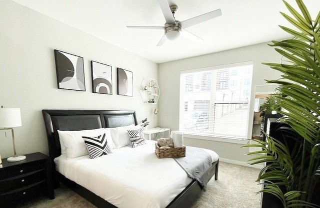 Luxury 1 BR with Pool - Near AT&T, Downtown, DFW