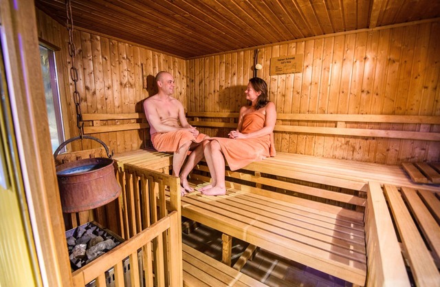 Luxury 10-person bungalow in the holiday park Landal Salztal Paradies