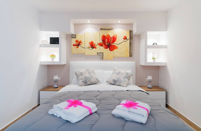Luxury 12 - Apartment 'Anastasia' with Shared Terrace, Wi-Fi and Air Conditioning