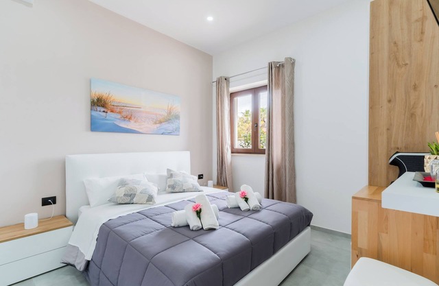'Luxury 12 - Room Anna' with Shared Terrace, Wi-Fi and Air Conditioning