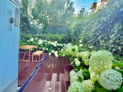 Luxury 130 m2 Apartment with Garden