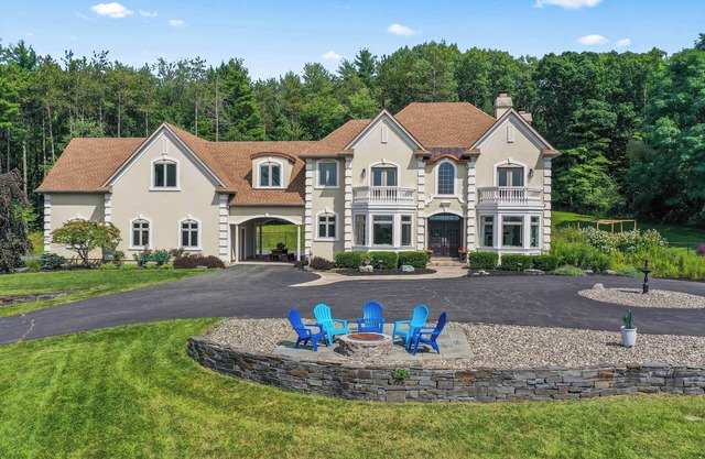 Luxury 134-Acre Retreat 4 Homes Pool Pond