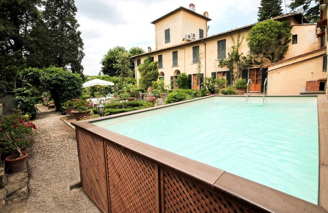 Luxury 17th century villa,6Kms from Florence historic city center!Pool-AC-WiFi