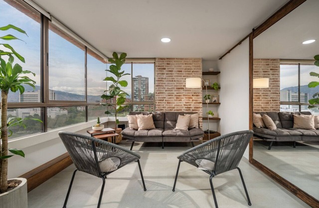 Luxury 1BR Apartment near Oviedo with AC