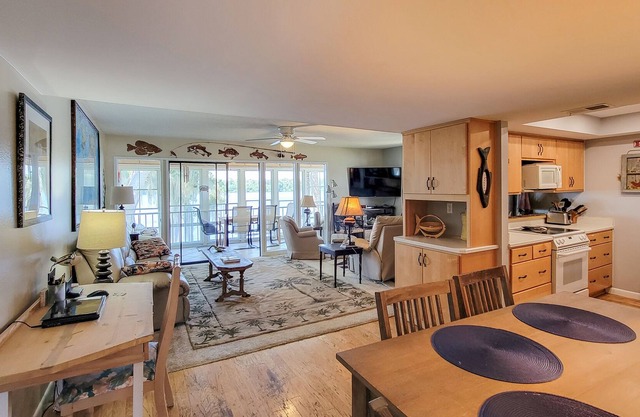 Luxury 1BR Waterfront Condo on St Johns River