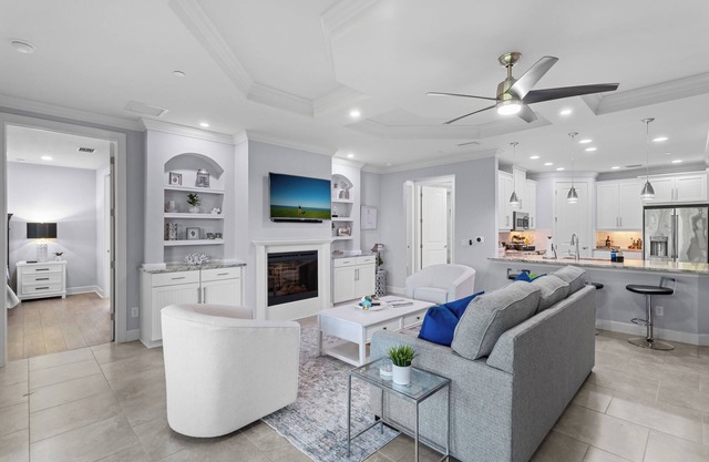 Luxury 1st Floor Coach Home, Esplanade Golf, Tennis, Pickleball & Pools