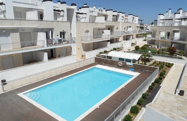 Luxury 2-Bedrooms Apartment, Air Conditioning, In/Out Pool, BBQ, Wifi, Parking