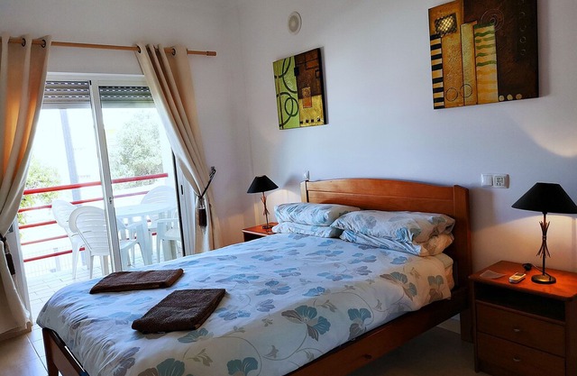 Luxury 2-bedroom air-conditioned apartment with communal pools, near the beach