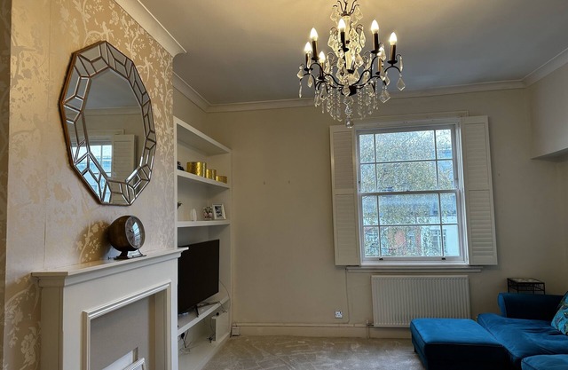 Luxury 2 bedroom and 1 bathroom apartment great location in London.
