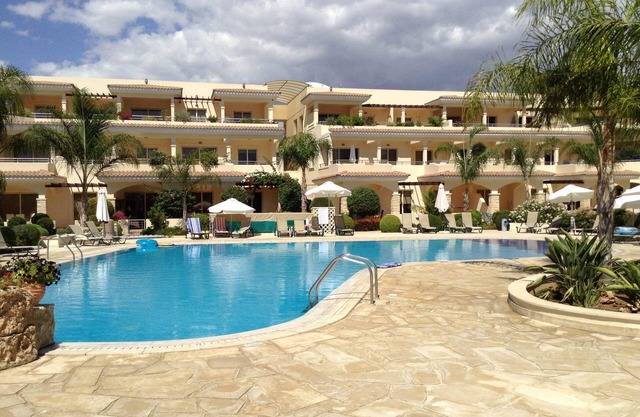 Luxury 2 bedroom apartment, Mandria, Nr Paphos