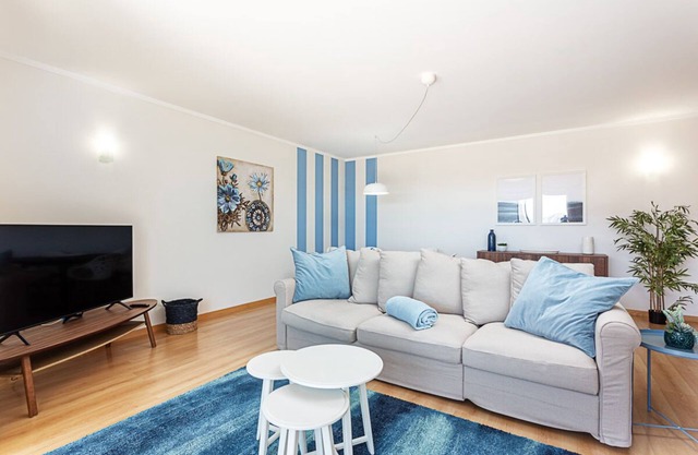 Luxury 2-Bedroom Apartment with Rooftop Pool, Village Marina, Olhão