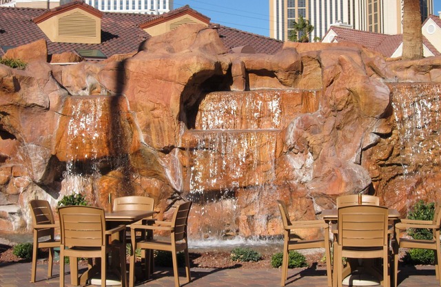 Luxury 2 Bedroom Condo just 1 Block from Las Vegas Strip