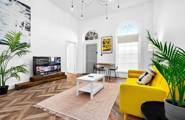 Luxury 2 Bedroom Apartment - Free Netflix - Wolherhampton