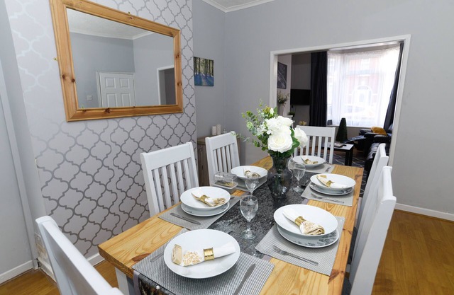 Luxury 2 bedroom terraced home next to Bentley Motors.