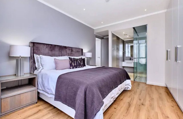 Luxury 2-beds suite with stunning views on 10th fl