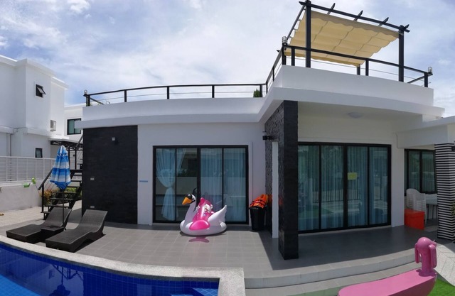 Luxury 2 BR villa with ensuite bathroom