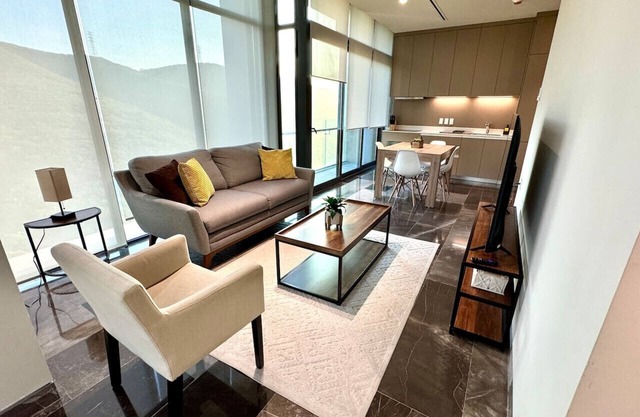 Luxury 2BD&2Bath Next to Plaza Hospital Pool