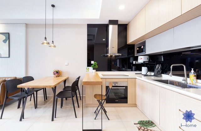 Luxury 2BRs-2WC Apartment; 1.5km from airport w/free Pool & Gym