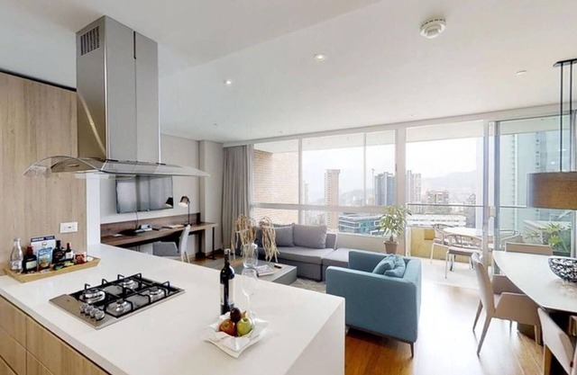 Luxury 2BD Apartment, Provenza. Close to all!