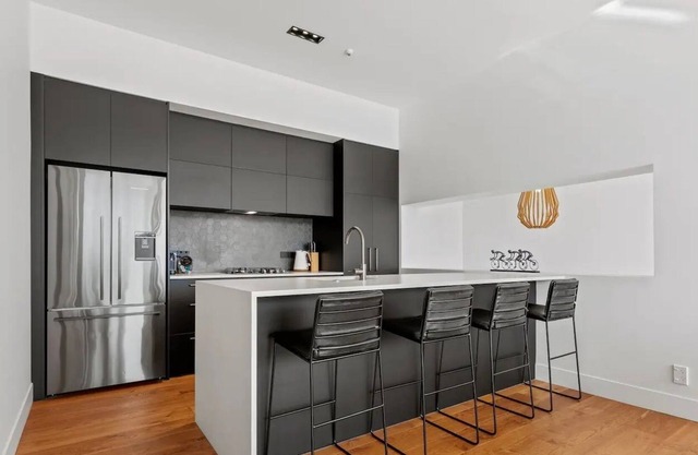 Luxury 2bed/2bath penthouse in Freemans Bay with free basement car park & wifi