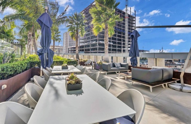 Luxury 2BR Downtown San Diego Condo w/Pool + Spa