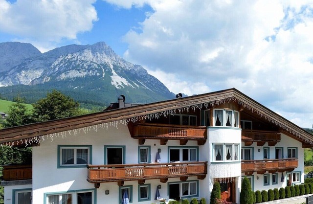 LUXURY 3 BED APARTMENT, SLEEPS 6/7