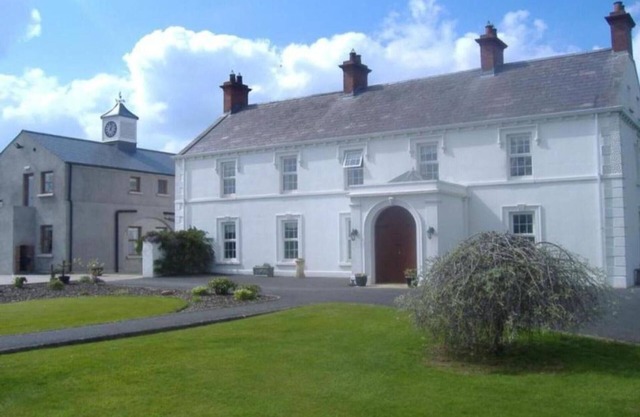 Luxury 3 Bed Cottages Near Hillsborough Palaces