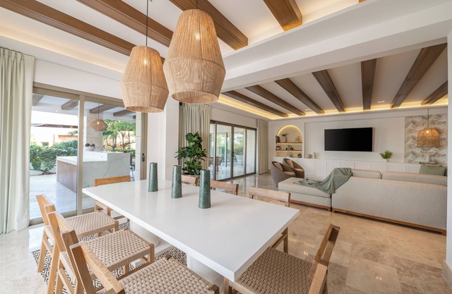Luxury 3 Bedroom Beachfront Cancun Vila