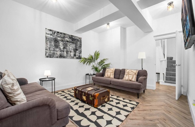 Luxury 3 Bedroom Apartment - Free Netflix - Wolverhampton Centre
