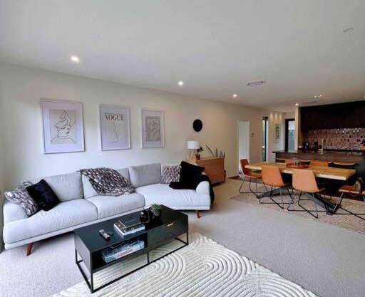 Luxury 3 Bedroom Home With Double Garage