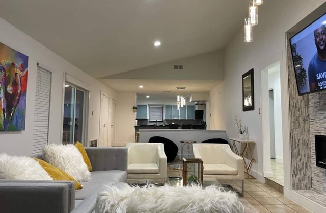 Luxury 3 Bedroom Home Minutes From DFW and Dallas Love Field Airports