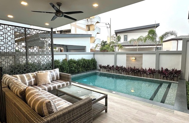 Luxury 3-bedroom pool villa with AC, fitness room in awesome Pattaya