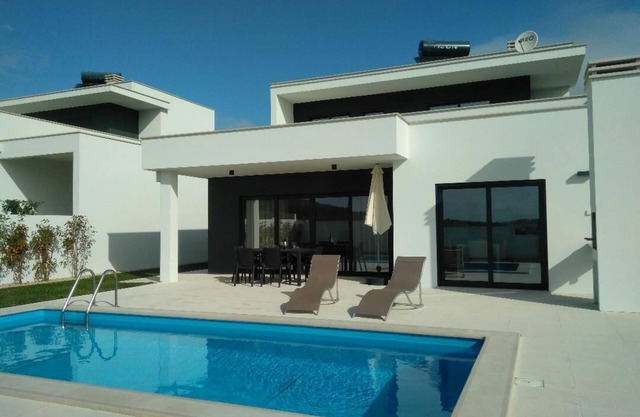 Luxury 3 bedroom villa for rent near Nazaré with private salt pool