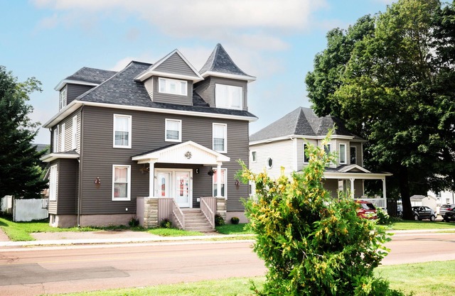 Luxury 3 Bedrooms Downtown Shediac 17