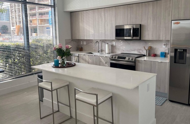 Luxury 3 story apartment Las Olas FT Laud