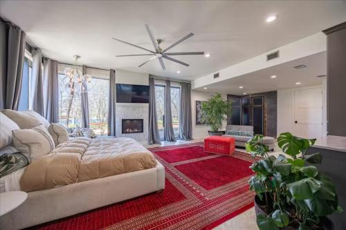 Luxury 316 Acre Barndo Retreat Near Pga Frisco!