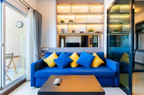 Luxury 31st Top Floor Condo with Swimming Pool