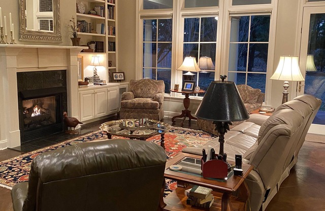 Luxury 3BD/3BA home in Elgin Estates neighborhood