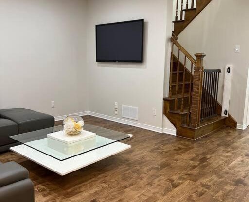 Luxury 3BR 7gst free parking 4 Pet friendly Monthly