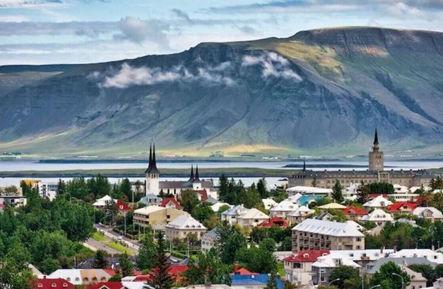 Luxury 3BR Apt with Skylight Views of Northern Lights in Reykjavik City Center