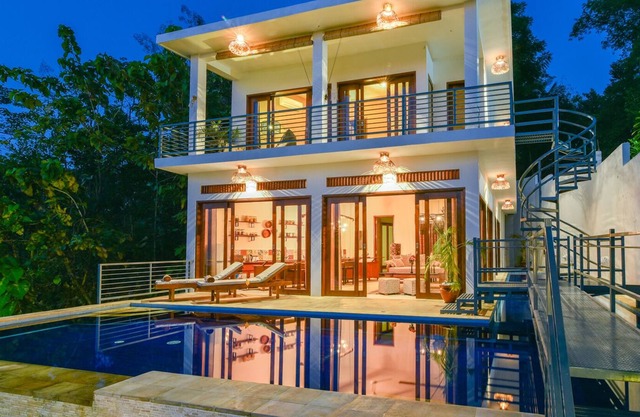 LUXURY 3BR Hillside Villa with North Bali Sea View