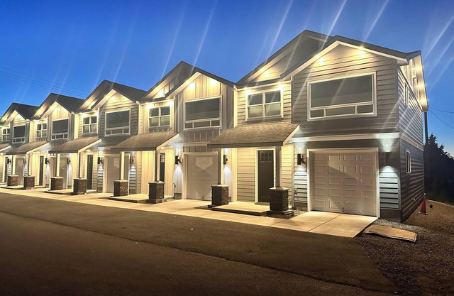 Luxury 3BR Townhome - Walk anywhere in Joseph! (C)