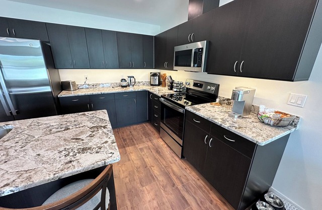 Luxury 3BR Townhome - Walk anywhere in Joseph! (E)