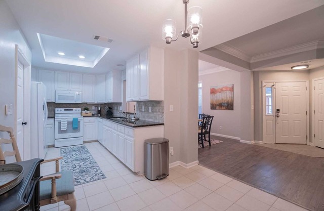 Luxury 3BR w/King Ensuite