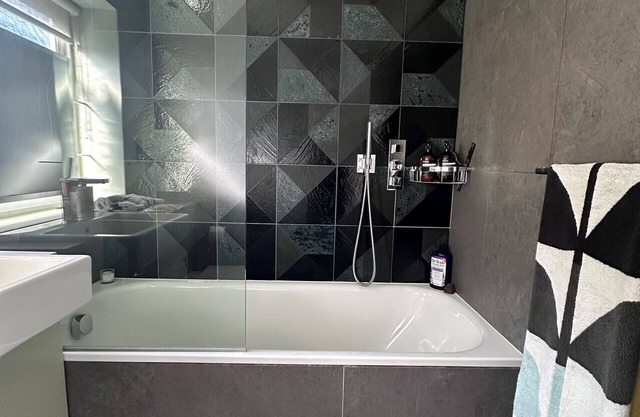 Luxury | 3x King Beds | Garden | Free Parking | Air Con