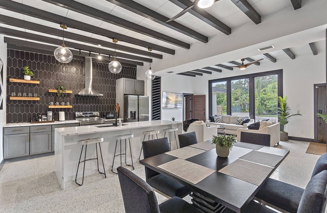Luxury 4/3 home by Downtown, the bay and the Keys