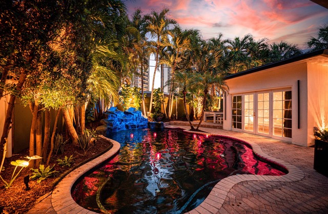 LUXURY 4 BD BEACH HOME- 500 Feet to Beach, Heated Saltwater Pool w/Waterfall