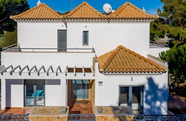 Luxury 4 bed & 4 Bath Villa, with Private Pool, 600m from the beach - 41652/AL